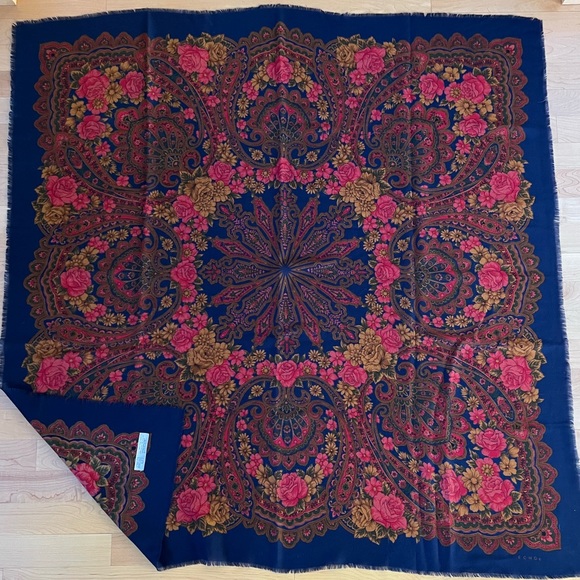 🌺Spectacular Vintage ECHO Navy & Pink Fine Wool 43” Square Scarf—Lightweight - Picture 6 of 16